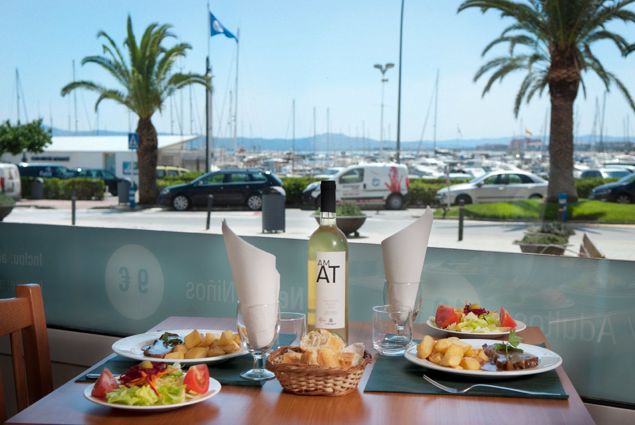 Hotel & Diving Les Illes 3*